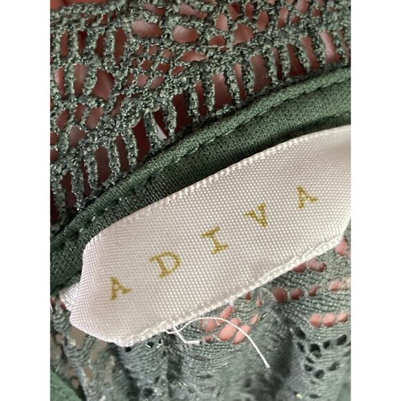 Women's M‎ Green Lace Mock Neck Short Sleeve Blouse - Picture 2 of 11